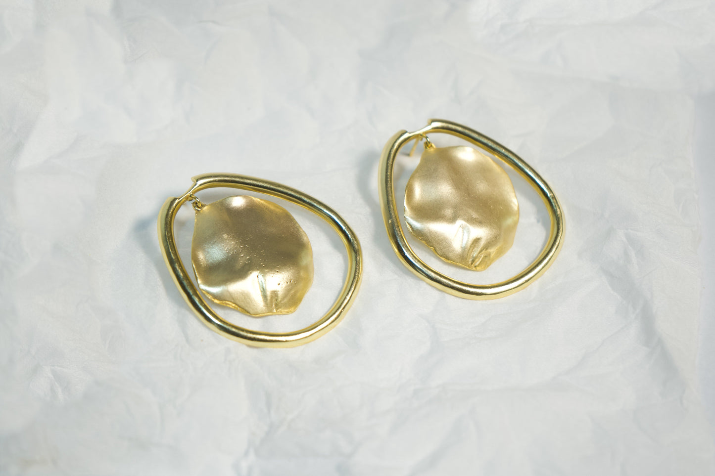 IRREGULAR HOLLOW DROPS